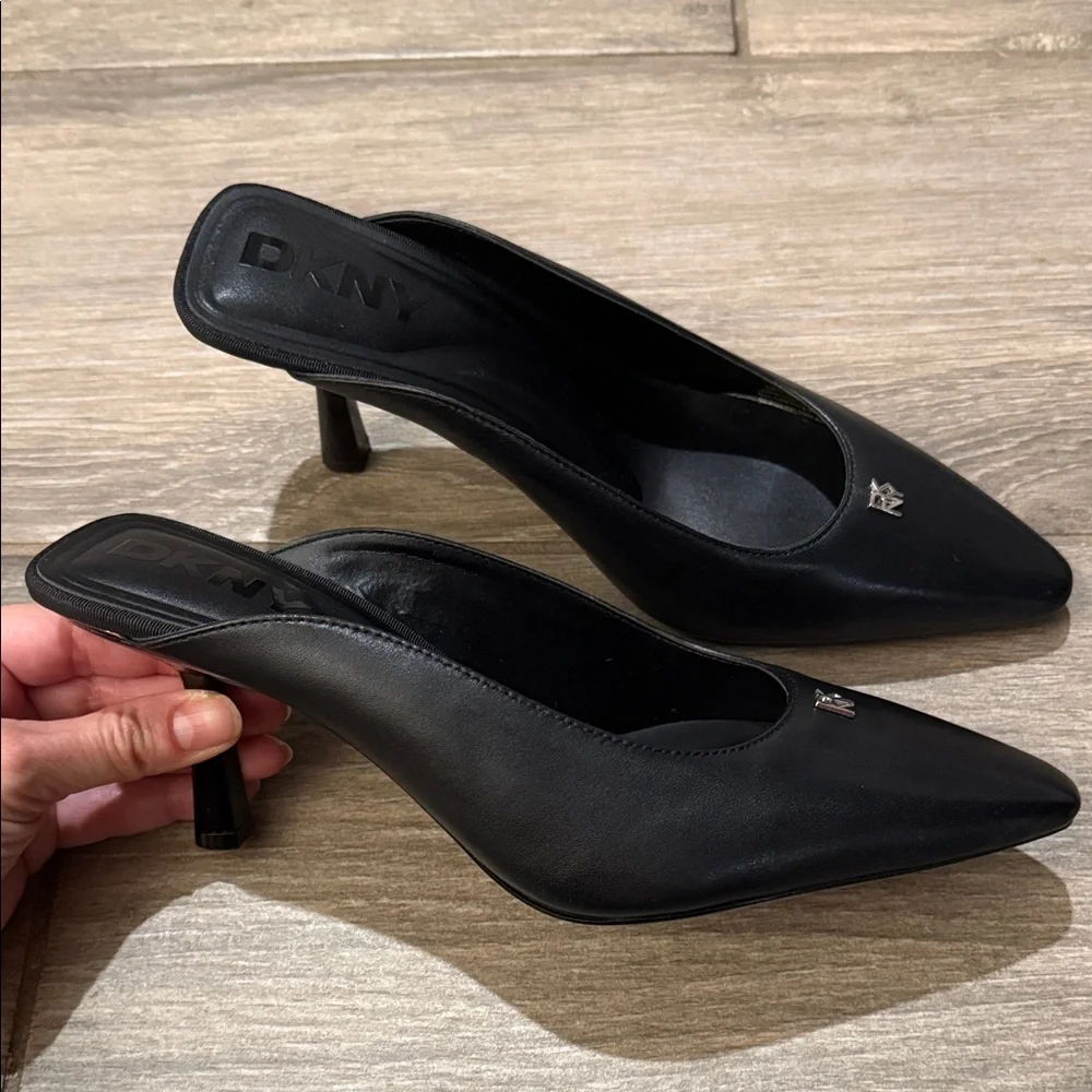 New DKNY Netta Black Pointed Toe Pump Sz 6 M - Picture 6 of 15